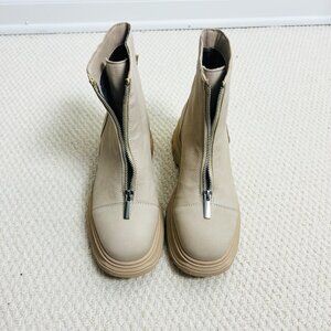 Musse and Cloud Boots Size 7 NWT